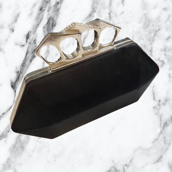 Black Four-Ring Clutch Bag - Picture 1 of 6